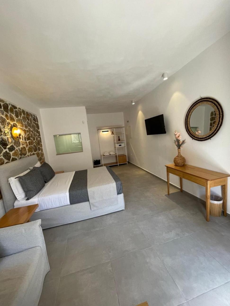 Trocadero Luxury Suites Ермиони Екстериор снимка