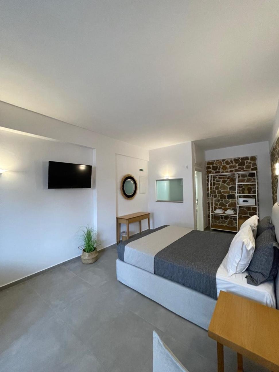 Trocadero Luxury Suites Ермиони Екстериор снимка