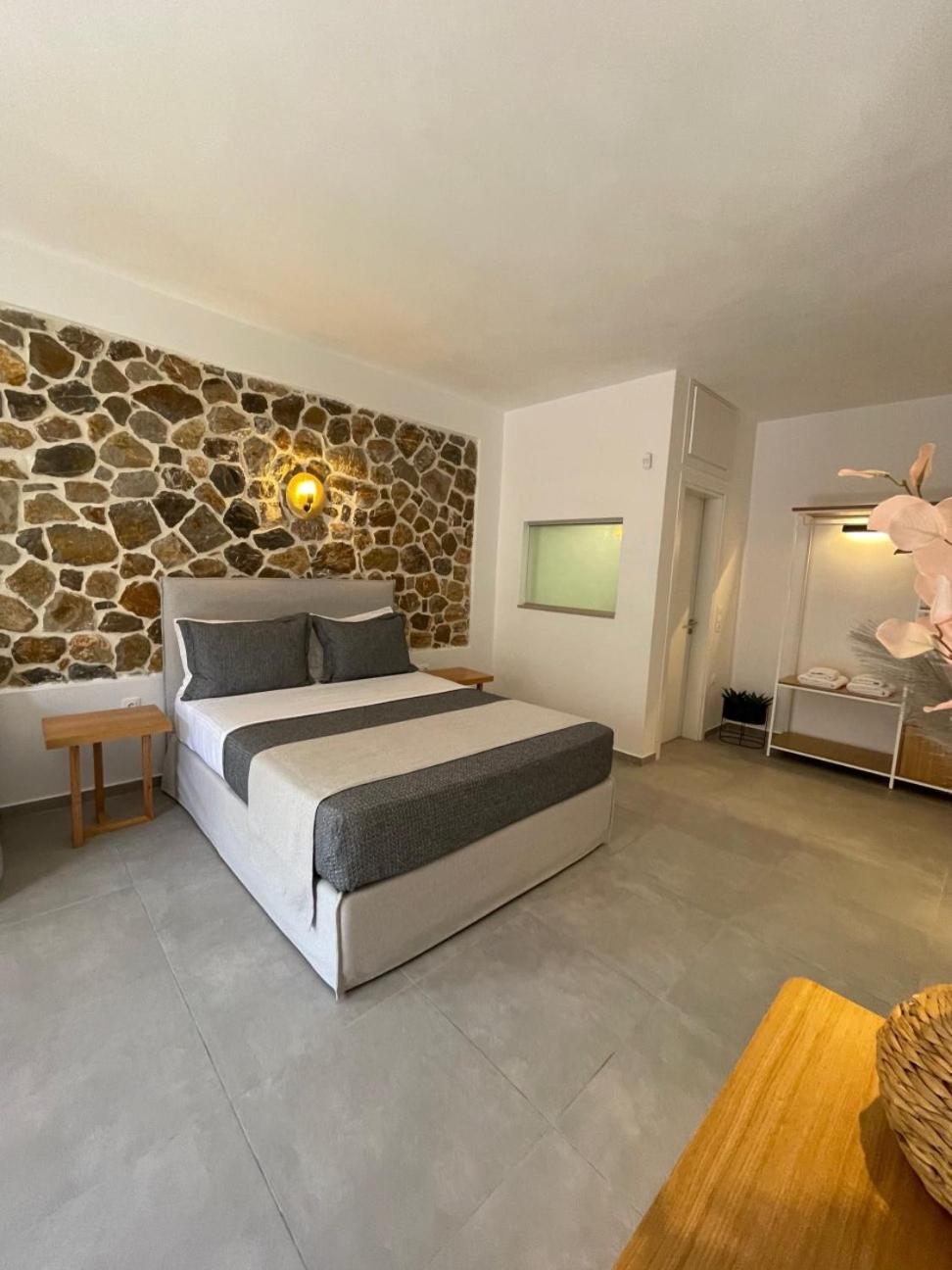 Trocadero Luxury Suites Ермиони Екстериор снимка