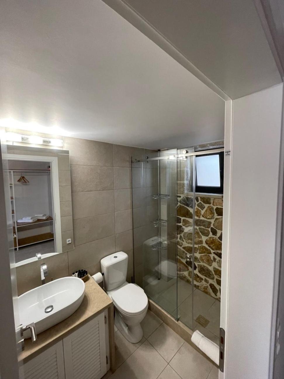Trocadero Luxury Suites Ермиони Екстериор снимка