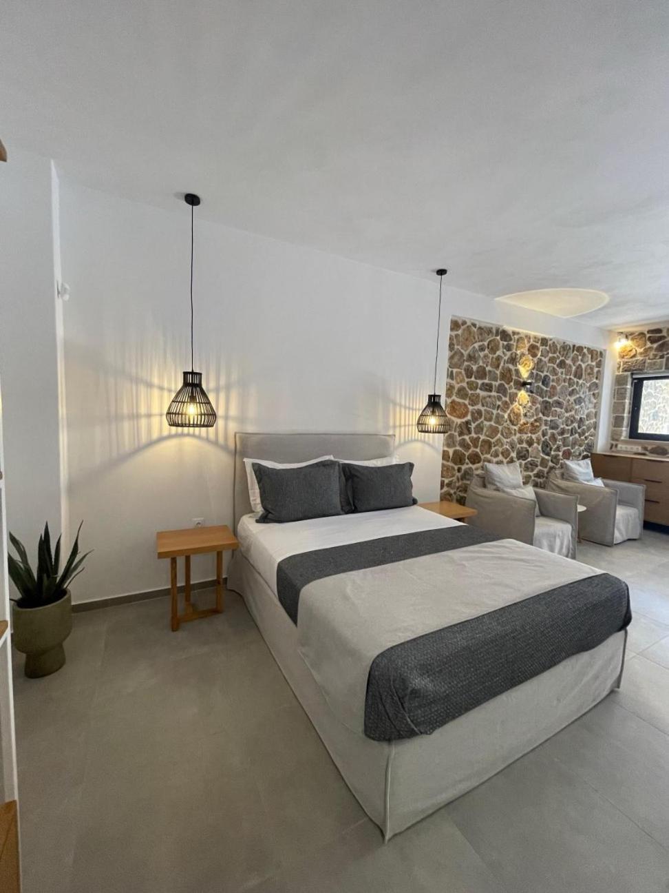 Trocadero Luxury Suites Ермиони Екстериор снимка